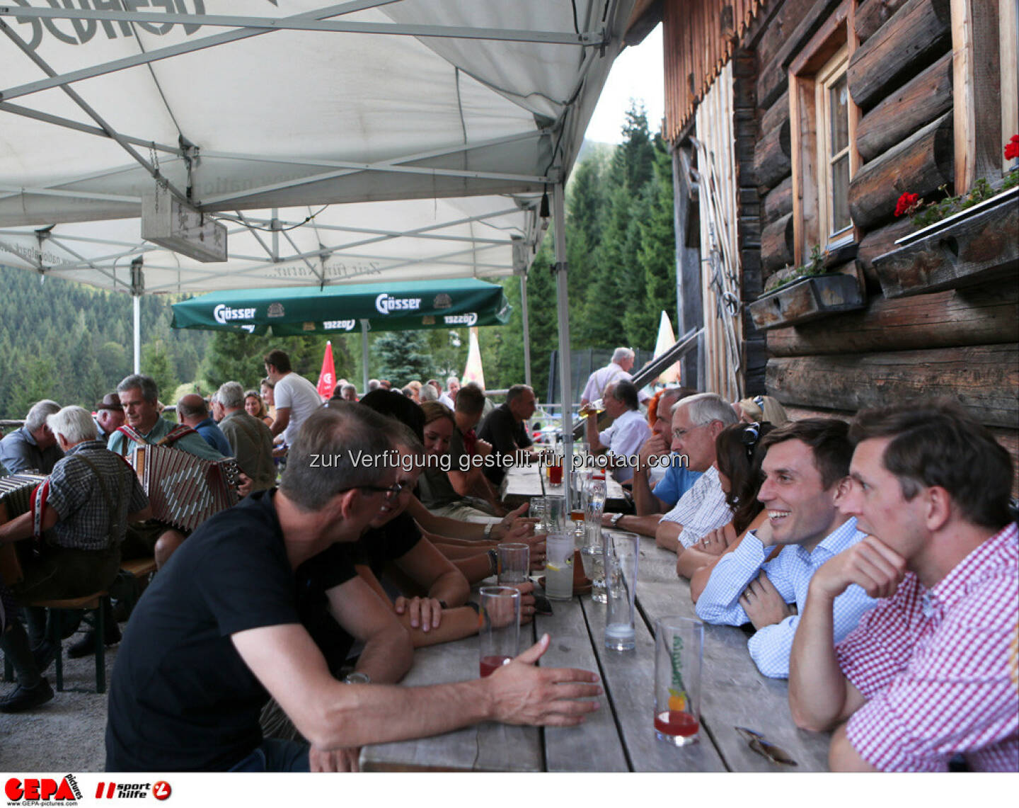 Die Gruppe auf der Ardningalm. Foto: GEPA pictures/ Markus Oberlaender