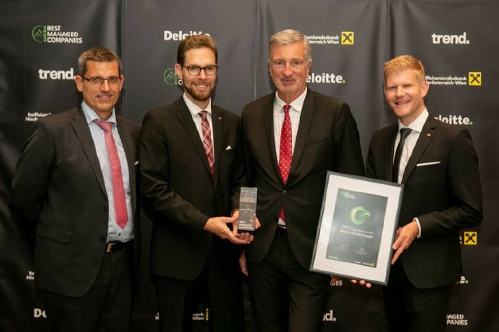 Ehemals börsenotierte Hirsch Servo Gruppe zählt zu Austria´s Best Managed Companies; Foto: Hirsch Servo CEO Harald Kogler (2.v.r.) mit  Hirsch Servo Mitarbeitern Thomas Kandolf (1.v.r.) und Markus Kraft (2.v.l). sowie Deloitte Partner Wolfgang Wurm (1.v.l.) Foto: Hirsch, © Aussendung (29.09.2021) 