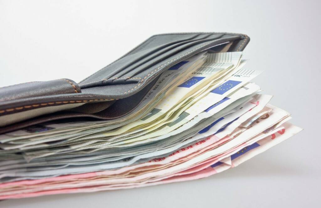 Geldbörse, Geldscheine - https://pixabay.com/de/photos/geld-geldbörse-geldscheine-euro-494163/ (01.10.2021) 