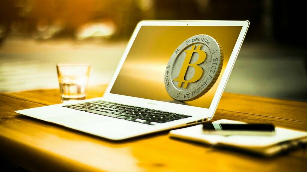 Bitcoin, Computer - https://pixabay.com/de/photos/bitcoin-nummer-metallisch-metall-3090250/ (01.10.2021) 