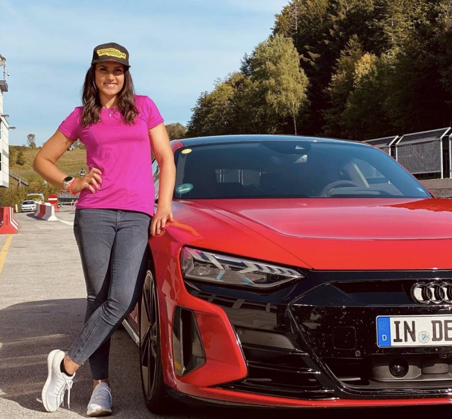 Stephanie Venier Audi
N I C E D A Y w/ @audi_aut 🚘 #audietronrsgt
&mdash;&mdash;&mdash;&mdash;&mdash;&mdash;&mdash;&mdash;&mdash;&mdash;&mdash;&mdash;&mdash;&mdash;&mdash;&mdash;&mdash;&mdash;&mdash;&mdash;
#audi #salzburgring #happygirl #audiexperience #funtimed #glitterupyourlife
Von: https://www.instagram.com/p/CM9Rl0KMX6p/ (Stephanie Venier, Ski Alpin, http://www.sportgeschichte.at)