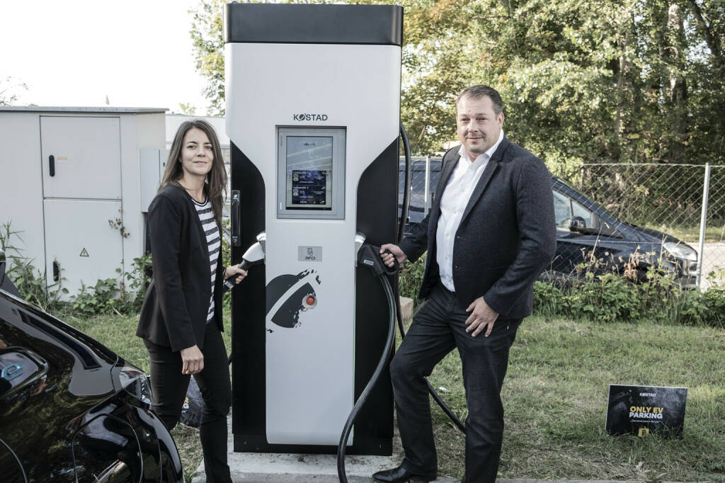 E Charging Day, Schnell-Ladestation, Kostad, Christine Petzwinkler (BSM), Günter Köstenberger (CEO Kostad); Credit: Kostad (12.10.2021) 