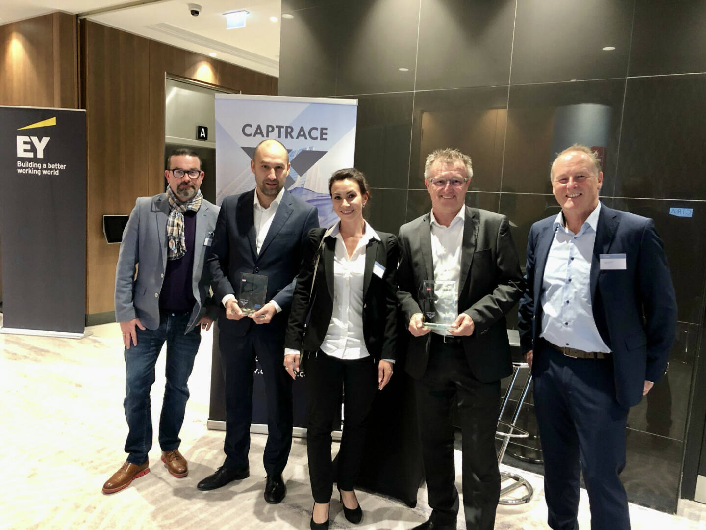 2x Number One Award für RCB, v.li. Michael Pusch (Captrace), Roman Bauer (RCB), Denise Fischer (Captrace), Gerhard Zeissl (RCB), Götz Dickert (Captrace)