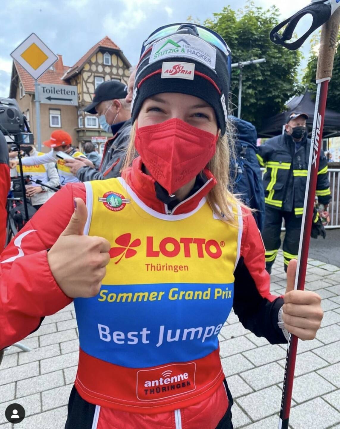 Lisa Hirner Yes 
I didn't expect that, but I couldn't be happier with the first competition☺️
Second place after close finish🤪🥳
#nordiccombinedaustria#recheis#stiegl#löffler#salomon
(Von: Lisa Hirner Nordic Combined https://www.instagram.com/lisa.hirner_03/ )