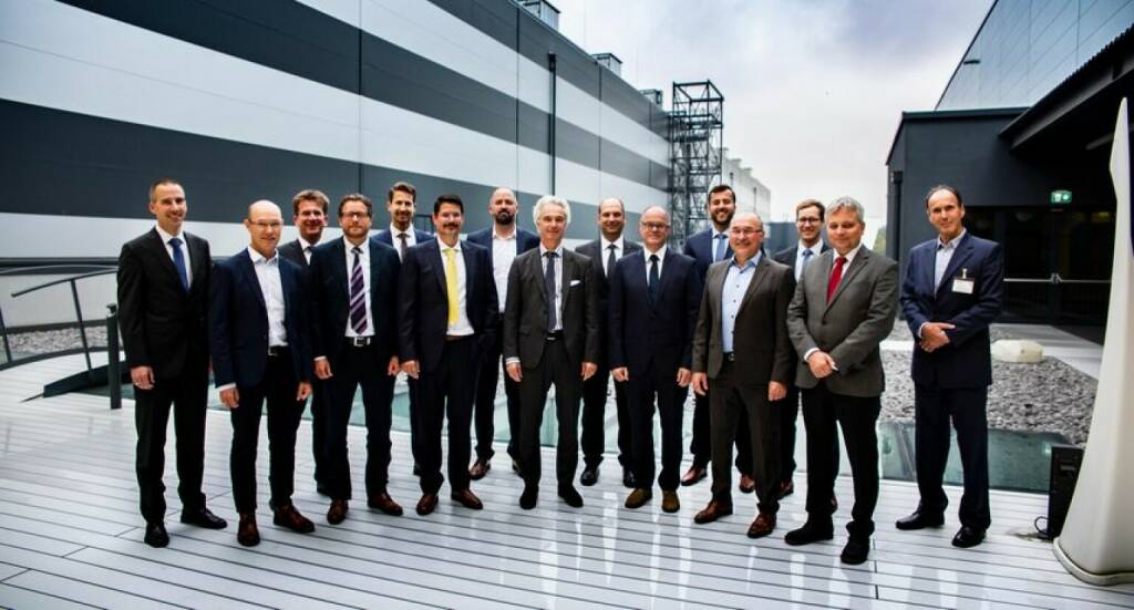 Andritz liefert neue Beizlinie für Aluminiumband an Amag Rolling GmbH - Amag Rolling und Andritz: Gruppenbild bei der Vertragsunterzeichnungszeremonie © AMAG Rolling, © Aussendung (15.11.2021) 