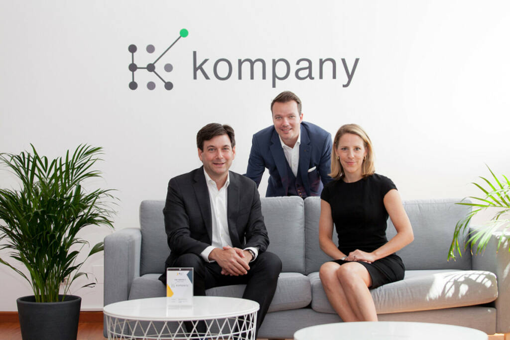 Erfolgreicher Exit für European Super Angels Club: Moody’s kauft österreichische 360kompany AG, Managing Partner von Venionaire Ventures Baurek-Karlic mit Gründern von 360kompany AG, Johanna Konrad und Russell E. Perry, Fotocredit:skyrocketx (06.12.2021) 