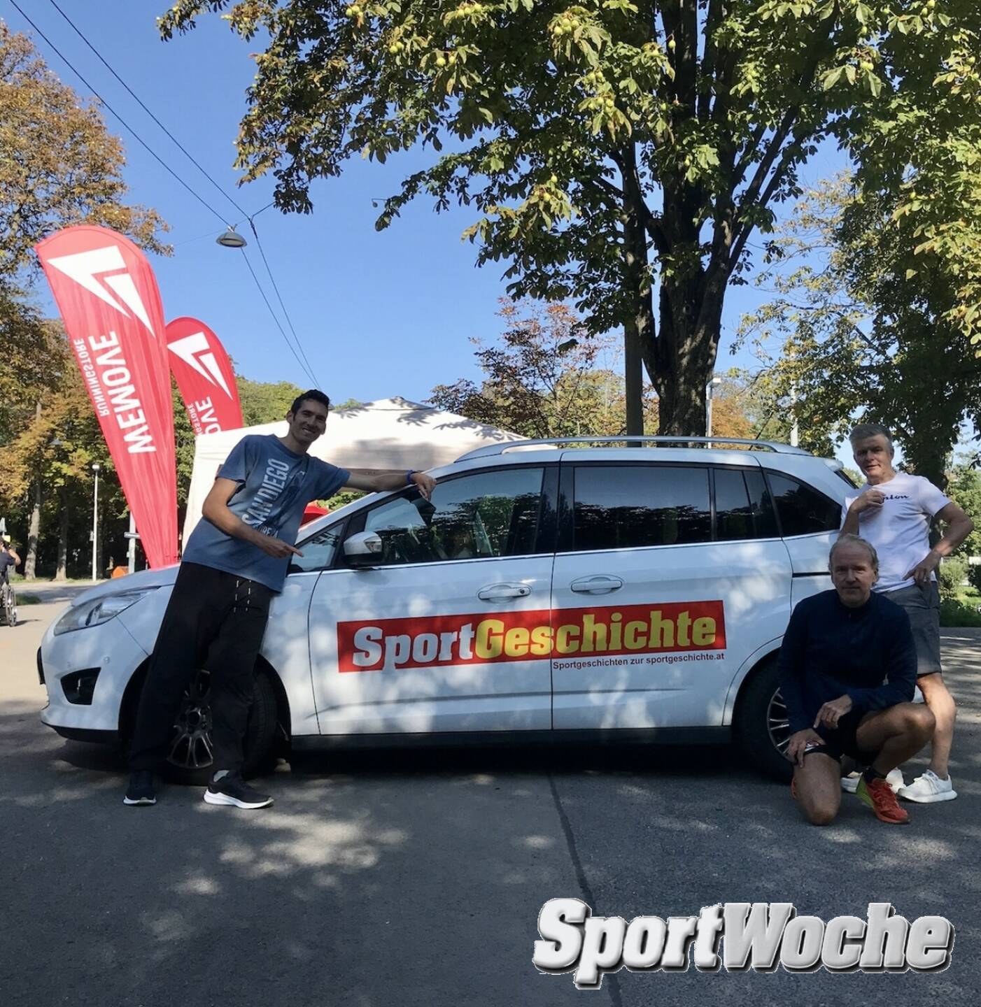 04.09.2021: #sportgeschichte: Unser Auto durfte heute auf der Hauptallee fahren, aber nicht so schnell wie @kipchogeeliud läuft. Hintergrund war das @wemove.runningstore Testical. Mit mir am Bild: @andreasvojta und @mich_wernbacher Mehr dazu in Kürze als Part einer 72-seitigen #sportwocheAusgabe @on_running @brooksrunning @adidas @asics @salomonrunning@newbalance @saucony @garmin @teamvegan.at @polardach @lasportivaaustria@scottsports_de_at @altrarunning @hoka 