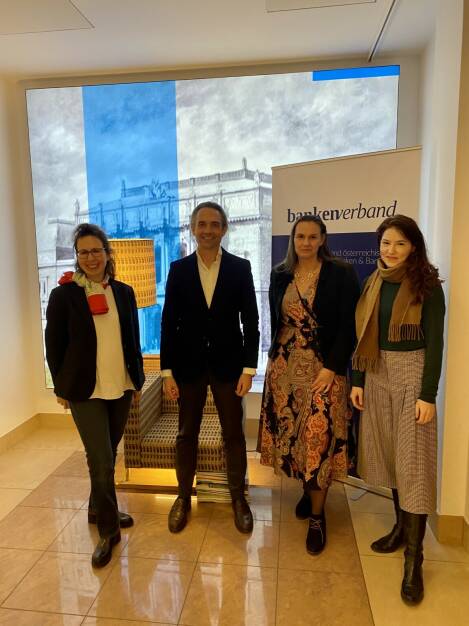 Bankenverband: v.l.n.r. Valeska Grond-Szucsich, Gerald Resch, Doris Zingl, Lisbeth Habusta, Credit: Bankenverband, © Aussender (23.12.2021) 