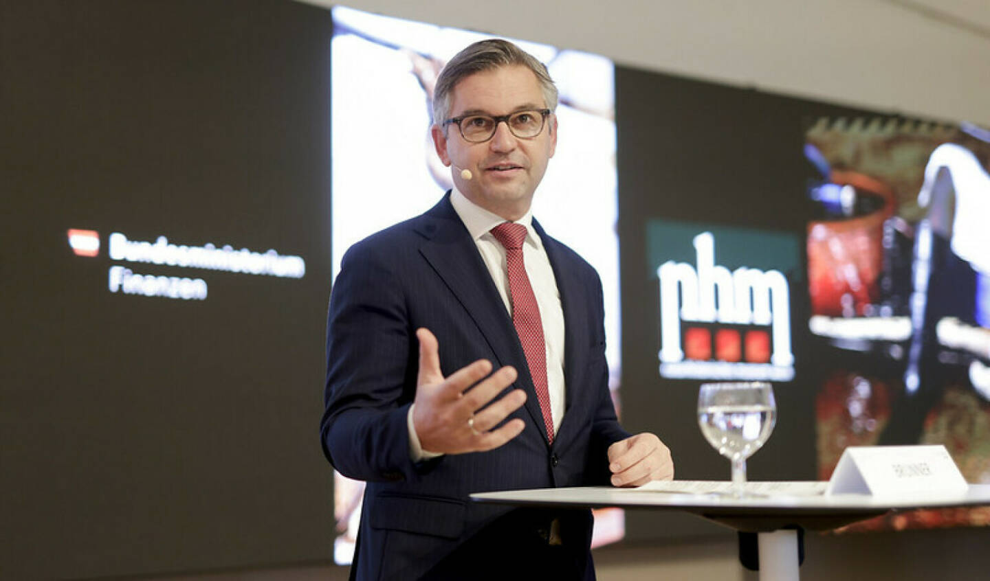 Finanzminister Magnus Brunner bei der PK zum Thema Zoll: Aufgegriffene artengeschützte Waren an Naturhistorisches Museum übergeben,  Fotocredit: BMF/Wenzel