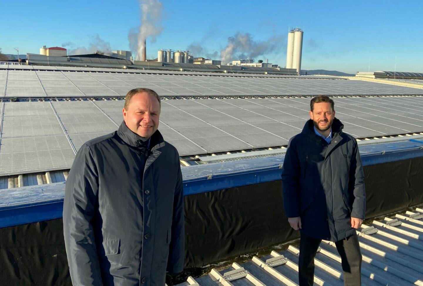 Agrana errichtet Photovoltaik-Anlage in Gmünd: Im Bild v.l. AGRANA-Vorstand Norbert Harringer und RWA-Vorstand Christoph Metzker (fotocredit AGRANA)