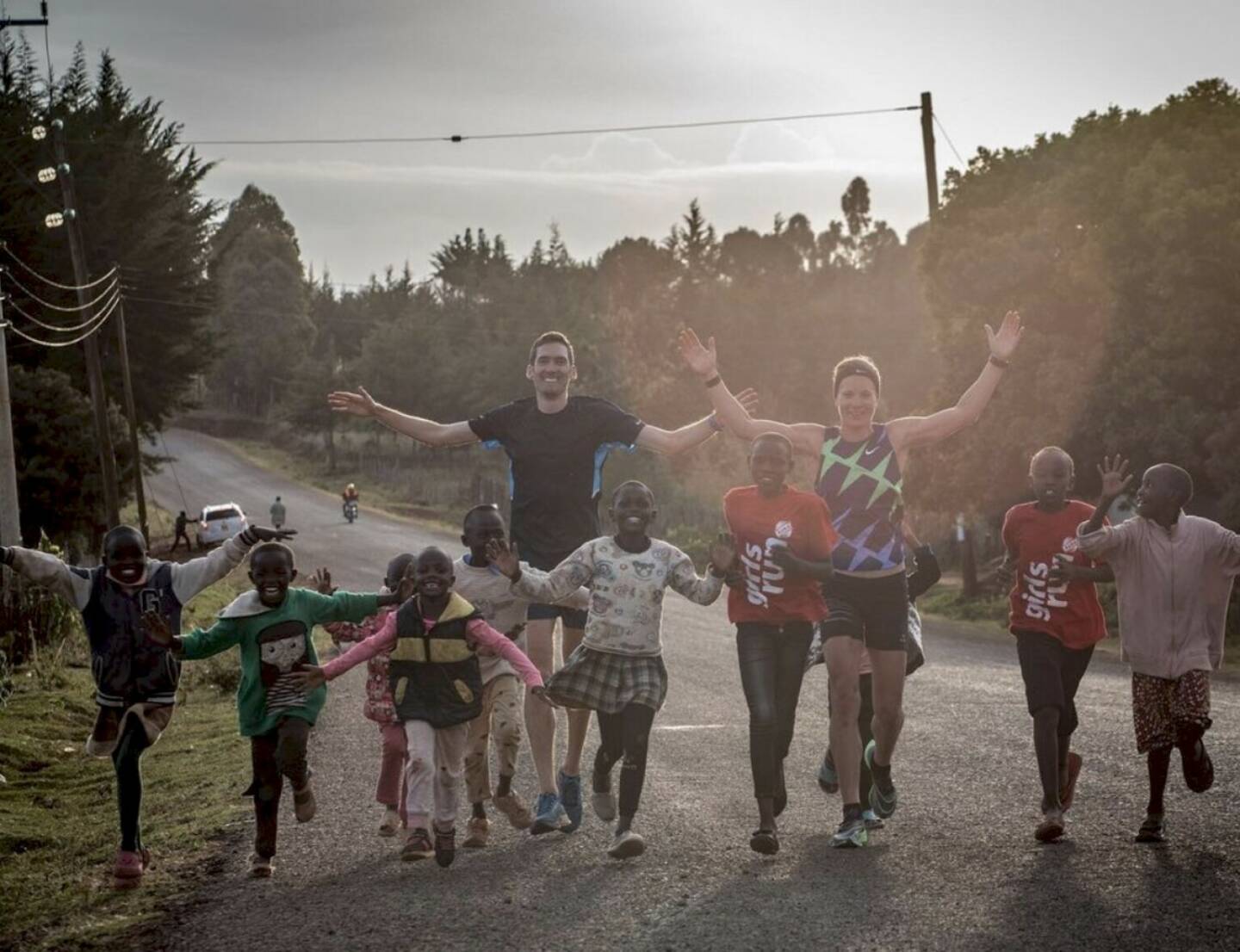 Tanja Stroschneider, Andreas Vojta Run Kenia Afrika Yes (c) Wilhelm Lilge
Von: https://www.instagram.com/tstroschneidertri// (Tanja Stroschneider. Triathletin https://youtu.be/8mBNx4YvAeI  http://www.sportgeschichte.at) 