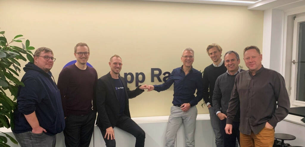 App Radar erhält 2 Millionen Euro Investment

Das Grazer Startup App Radar bietet Lösungen an, mit denen Apps oder Games in App Stores besser vermarktet und mehr Downloads generiert werden. Mit dem Investment durch den aws Gründerfonds und eQventure wird App Radar sein Produkt erweitern und in neue Märkte expandieren. Credit: App Radar (27.01.2022) 