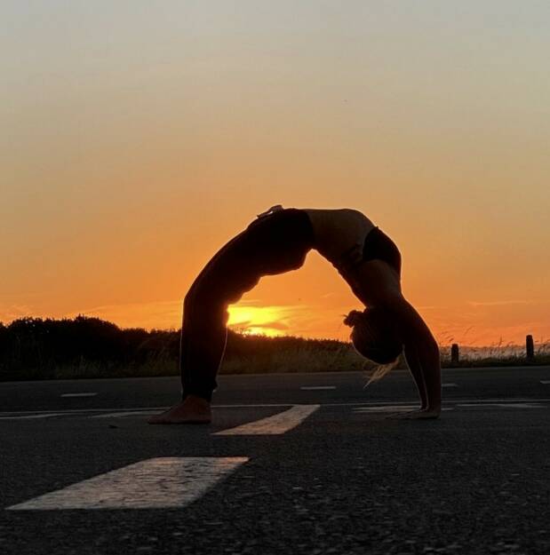 Morgen Brücke Sonne Ruhe Eva Lillan
⫷ Yogateacher since 2016 ⫸ 
⫷ +500h RYT ⫸Vinyasa • Yin ⫸
𖠳 ᐝ ꕀ Digital & analogue Nomade
‧₊˚✩彡 (Social-)Mediadesign
linktr.ee/Lillanyoga
https://www.instagram.com/lillanyoga/ (01.02.2022) 