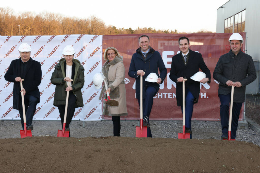 Ankerbrot: Spatenstich für Neubau/Ausbau des Bäckerei-Standortes in Lichtenwörth - v.l.n.r.: Walter Karger/Geschäftsführer Ankerbrot Gruppe, Kerstin Gelbmann/Geschäftsführerin Austro Holding, Landeshauptfrau Johanna Mikl-Leitner, Jochen Danninger/Landesrat für Wirtschaft Tourismus & Sport, Manuel Zusag/Bürgermeister Lichtenwörth, Johannes Ruisz/Ankerbrot Geschäftsführer Produktion & Supply Chain, Credit: Ankerbrot, © Aussender (11.03.2022) 