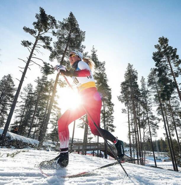 Barbara Walchhofer Falun Sonne Schnee
(Von: https://www.instagram.com/babslwalchhofer/ , Barbara Walchhofer
Sportler/in Langlauf) (13.03.2022) 