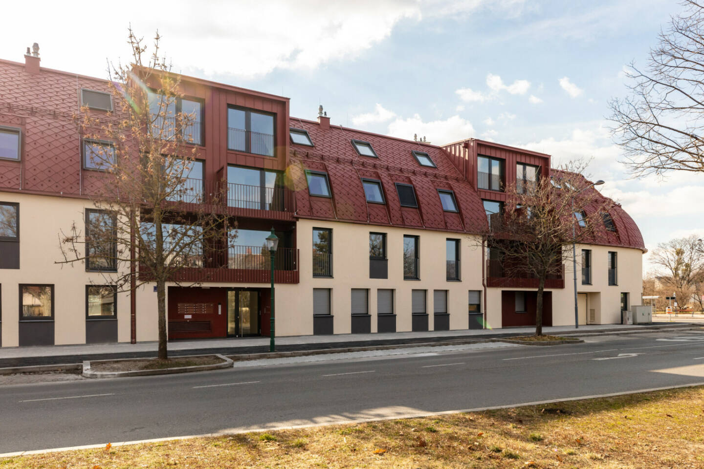 Das BUWOG-Projekt „Schöneck 13“ verbindet Urbanität mit Idylle in Floridsdorf und bietet 65 qualitätsvoll und modern ausgestattete Wohneinheiten in naturnaher Umgebung. 
Fotocredit: BUWOG / Stephan Huger