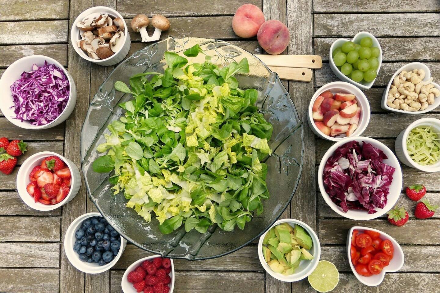 Salat, Beeren, Früchte, Gemüse, Vitamine - https://pixabay.com/de/photos/salat-früchte-beeren-gesund-2756467/