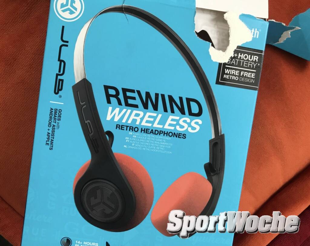 27.03.2022: Frage an die #crowd : Ich suche leichte #bluetooth #bluetoothheadphones zum Laufen, nicht #inear , sondern auf jeden fall mit #buegel. Der @jlabaudio #rewind wäre perfekt, wenn er nicht scheppern würde. Ideen? , © Bilder aus der SportWoche (28.03.2022) 