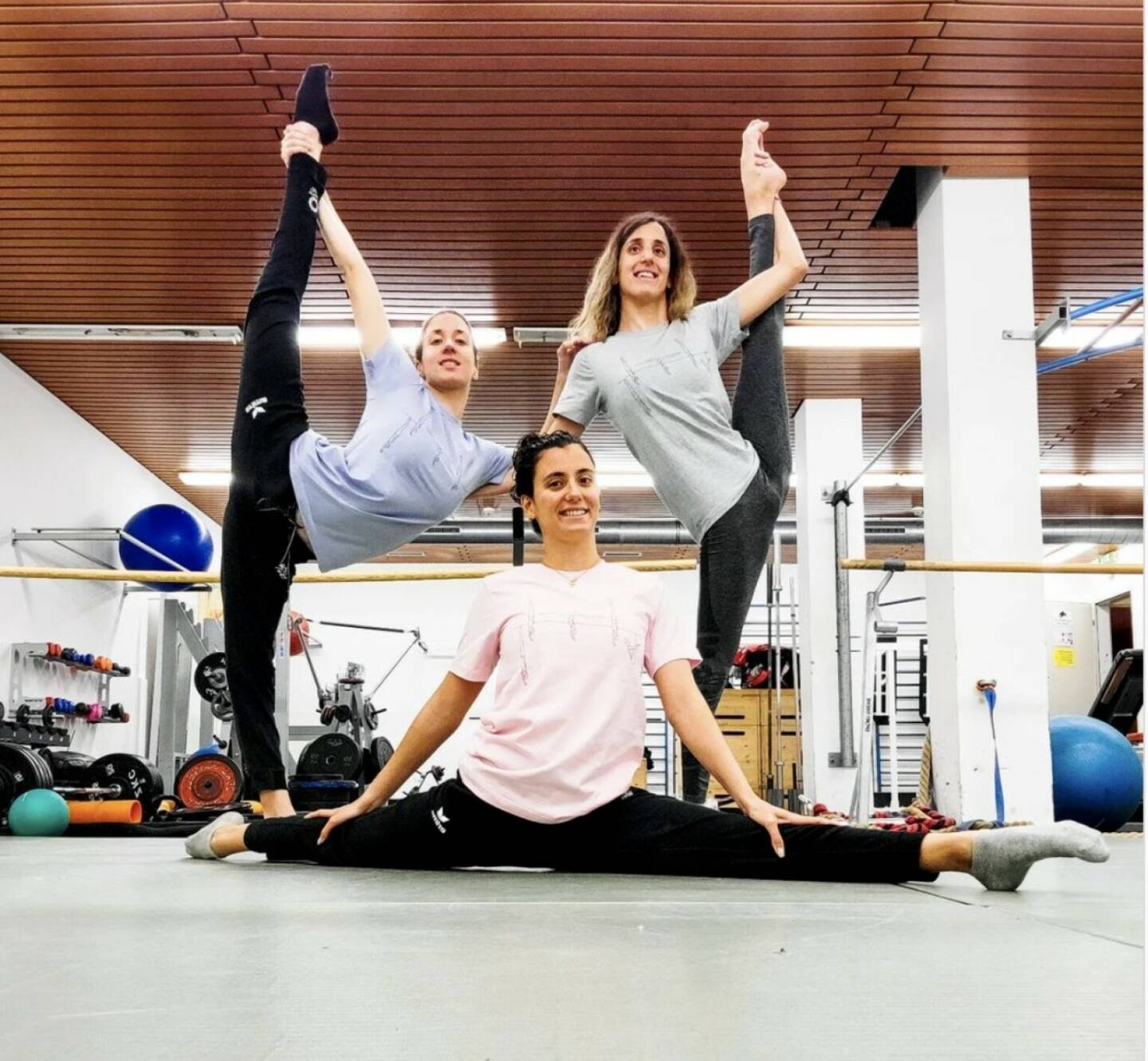 Drei - Yes
alexandritriplets Last training session for the week done✅️ We love our artistic swimming t-shirts😍 Have a nice weekend friends!
Von: https://www.instagram.com/alexandritriplets/ (Alexandri Triplets m.youtube.com/watch?v=sBiqXlVSN28  http://www.sportgeschichte.at) 
