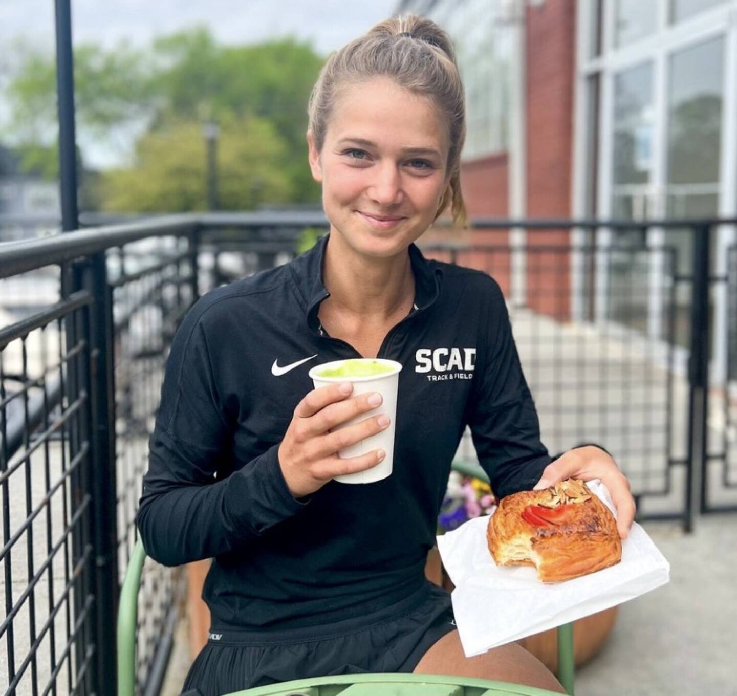 Mahlzeit, Mittag , Pause
(von: Lemi Wutz, 👩&zwj;🎓 SCAD Alumni 🏅 7x NAIA All-American , 🏃&zwj;♀️ Full-time Runner 🏊&zwj;♀️ Part-time Triathlete https://www.instagram.com/lemi_w/ )