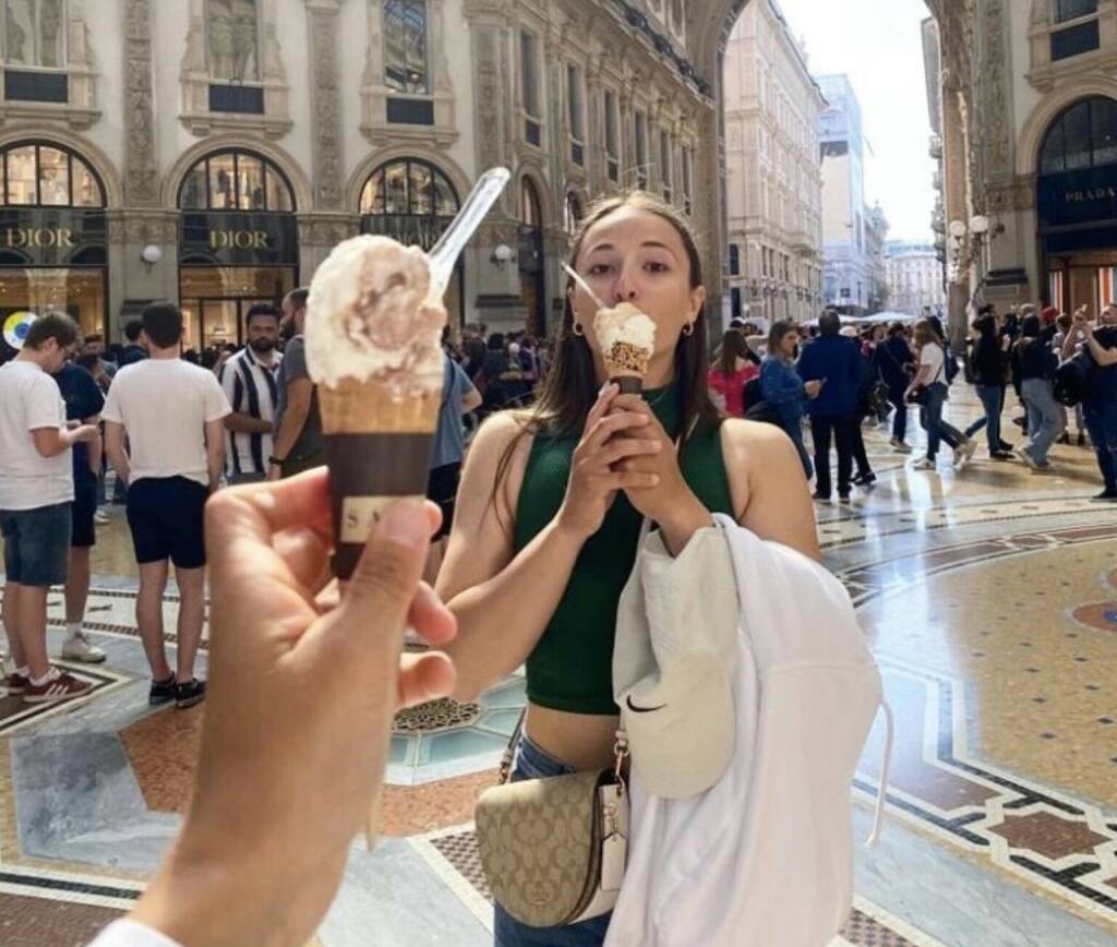 Eis Italien Sommer
Von: https://www.instagram.com/ana_roxy/ (ana_roxy - Ana Roxana Lehaci, http://www.analehaci.com  http://www.sportgeschichte.at)  (15.05.2022) 