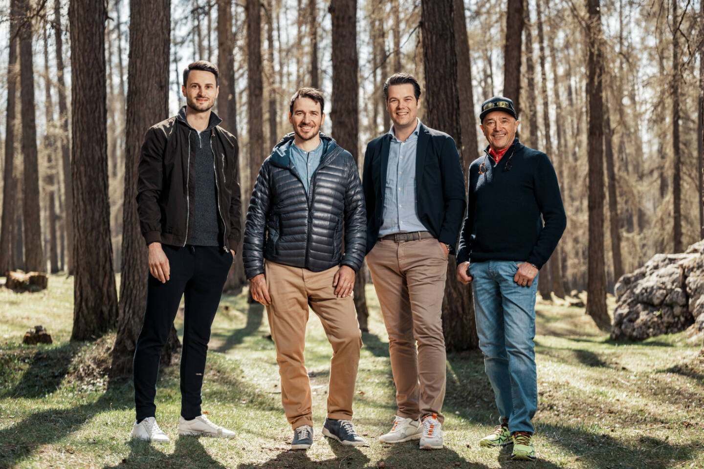 ELK Fertighaus GmbH: Felix Neureuther wird neuer Markenbotschafter von ELK, im Bild v.l.n.r.: Hannes Artner (ELK Marketingleiter), Felix Neureuther (ehemaliger Skirennfahrer & ELK Markenbotschafter), Thomas Scheriau (ELK Geschäftsführer), Christian Neureuther (ehemaliger Skirennfahrer, Vater & Manager von Felix Neureuther) Credit:  Elk