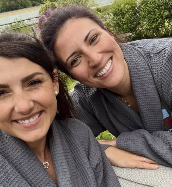 Relax Stephanie Venier, Mirna Jukic
Von: https://www.instagram.com/p/CM9Rl0KMX6p/ (Stephanie Venier, Ski Alpin, http://www.sportgeschichte.at) (13.06.2022) 