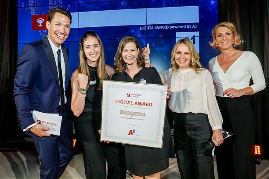 A1 und TSÖ verleihen den Digitalaward im Rahmen der Fête d’excellence 2022 an Biogena: vlnr: Christian Rauscher (Top Service Österreich), Stephanie Schmutz (Biogena), Tanja Fleischanderl (Biogena), Natascha Kantauer-Gansch (A1 CCO Consumer), Barbara Aigner (Top Service Österreich), Bildquelle: A1, © Aussendung (14.06.2022)