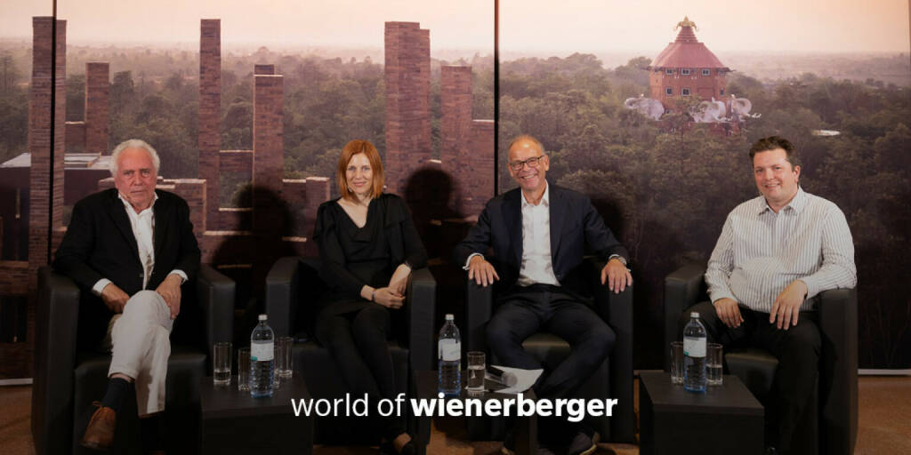 Wienerberger: Panel-Diskussion mit CEO Heimo Scheuch, Dietmar Eberle, Gründer von Baumschlager Eberle Architekten, Tina Gregoric, Gründerin von Dekleva Gregoric Architects sowie Mitglied der Jury des Brick Award, und Kalle Jørgensen, Architekt bei Mangor & Nagel Architects, diskutiert, vor welchen Herausforderungen Städte stehen, wie die Stadt der Zukunft aussehen kann und welche Lösungen und Ansätze heute dazu bereits vorhanden sind. Credit: Wienerberger, © Aussender (17.06.2022) 