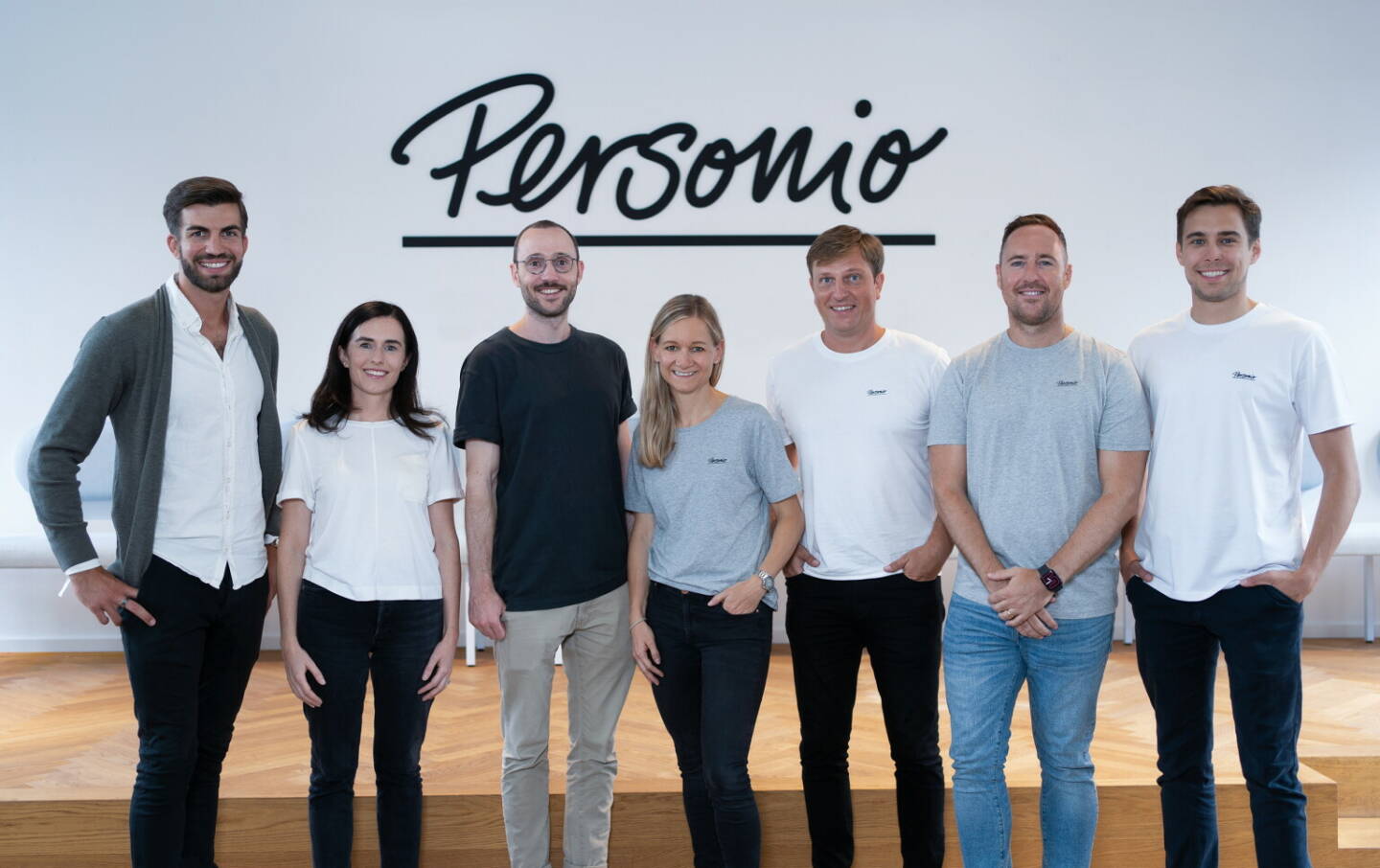 Personio: Personio schließt weiteres Series E-Funding in Höhe von $200 Mio. ab, um europäische Expansion und Vision für HR-Software voranzutreiben; Executive Team von links: Hanno Renner (co-founder & CEO), Geraldine MacCarthy (CRO), Roman Schumacher (co-founder & CPO), Birgit Haderer (CFO), Sebastian Enderlein (VP Engineering), Ross Seychell (Chief People Officer), Jonas Rieke (COO) Credit: Personio