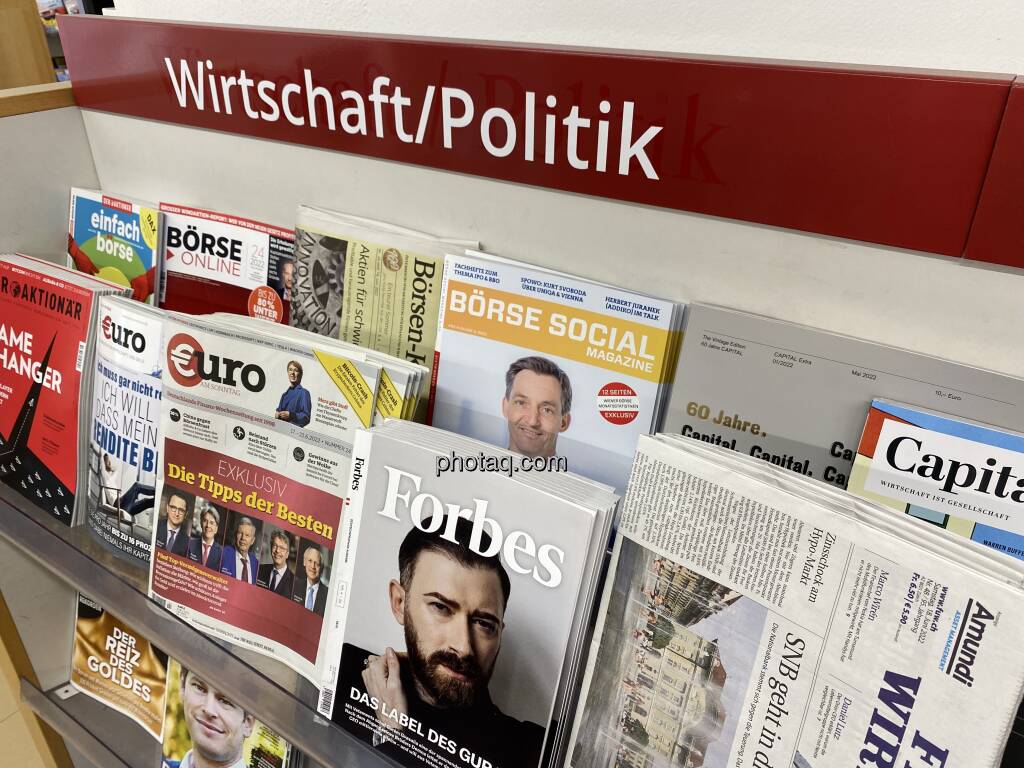 Börse Social Magazine #65 Kiosk, Morawa, It’s Time for Private Equity - Günstigere  Bewertungen, Chancen in CEE sowie ESG-Faktoren sprechen für PE-Investments, ist Thomas Bobek (Erste Private Capital) Überzeugt - http://boerse-social.com/magazine, © photaq.com (22.06.2022)