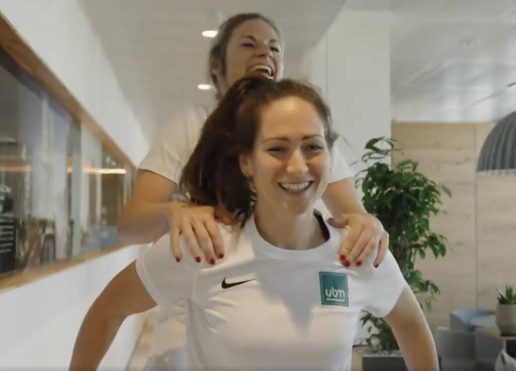 UBM Bürowelten Kick: ÖFB-Damen Niki Kasztner und Jasmin Eder, © Aussendung (23.06.2022) 