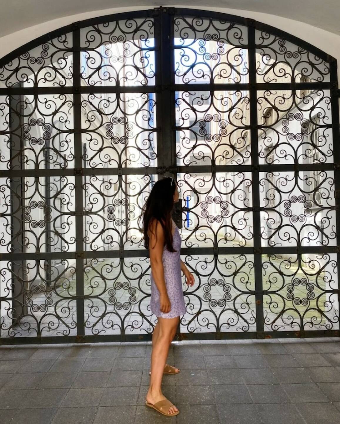 T&uuml;re Tor Portal
Von: https://www.instagram.com/ana_roxy/ (ana_roxy - Ana Roxana Lehaci, http://www.analehaci.com  