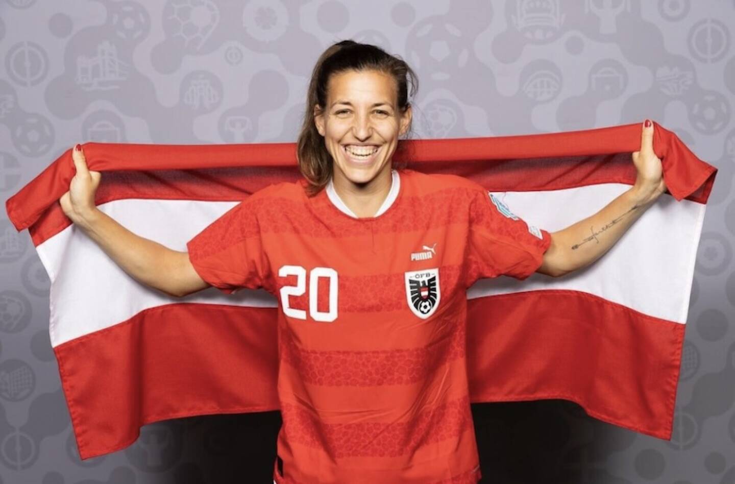 &Ouml;FB Damen Team Lisa Makas rot weiss rot
Von: https://www.instagram.com/lisa_makas/ Lisa Makas &Ouml;FB-Damen