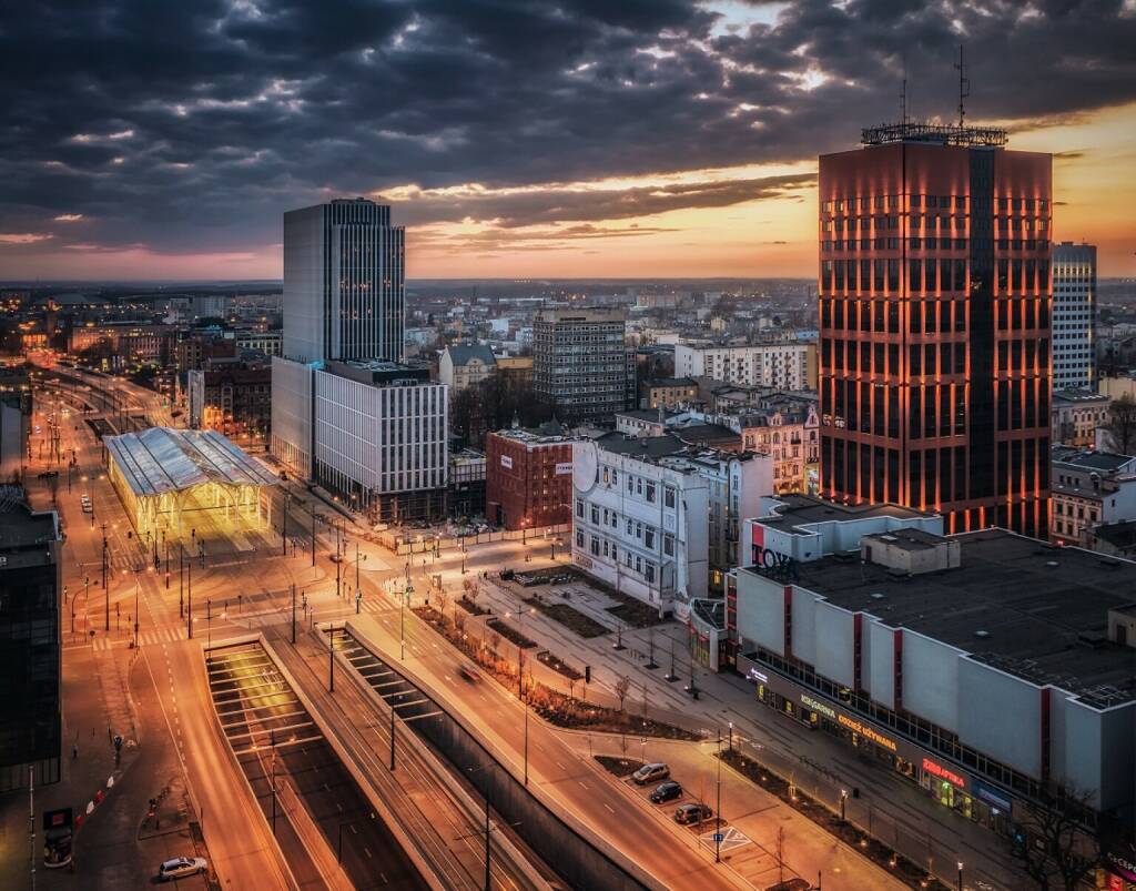 Warimpex hat in der polnischen Stadt Łódź das Bürogebäude Red Tower erworben, Credit: Arecki Photo (07.07.2022) 