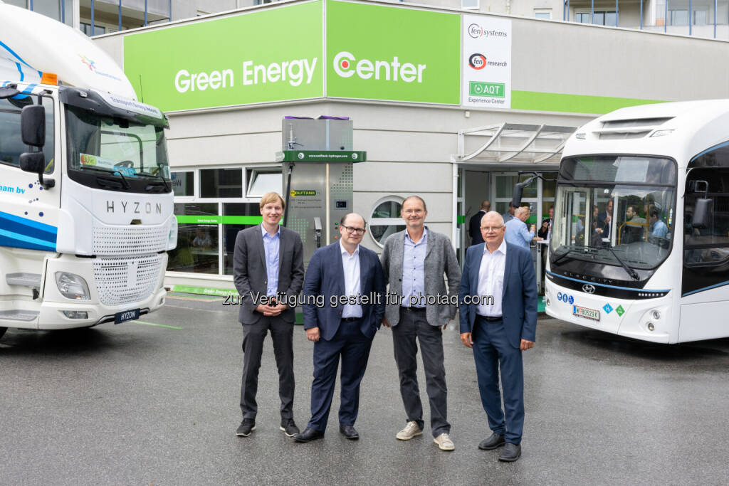 Green Energy Center Europe: Auch in Österreich ist der Umbau des Mobilitätssystems mit Grünem Wasserstoff unverzichtbar, vlnr. Nikolaus Fleischhacker (FEN Systems), Roland Punzengruber (Hyundai Austria), Ewald Perwög (JuVe Automotion) und Ernst Fleischhacker (FEN Systems), © Aussender (08.07.2022) 