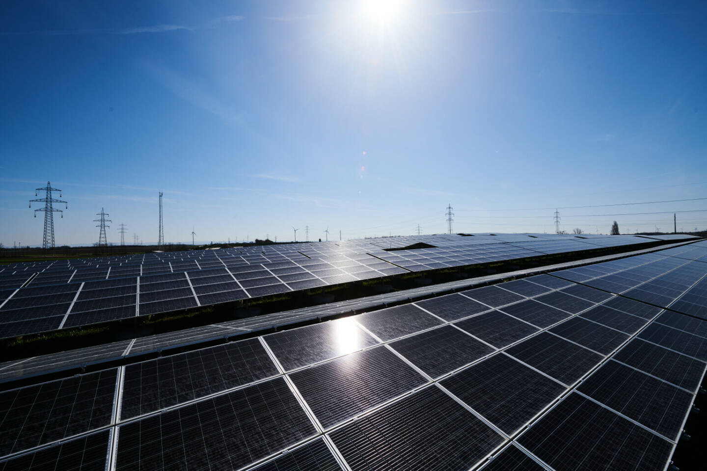 OMV und VERBUND nehmen den Ausbau der Flächen-Photovoltaikanlage in Schönkirchen/Niederösterreich in Betrieb; Credit: OMV