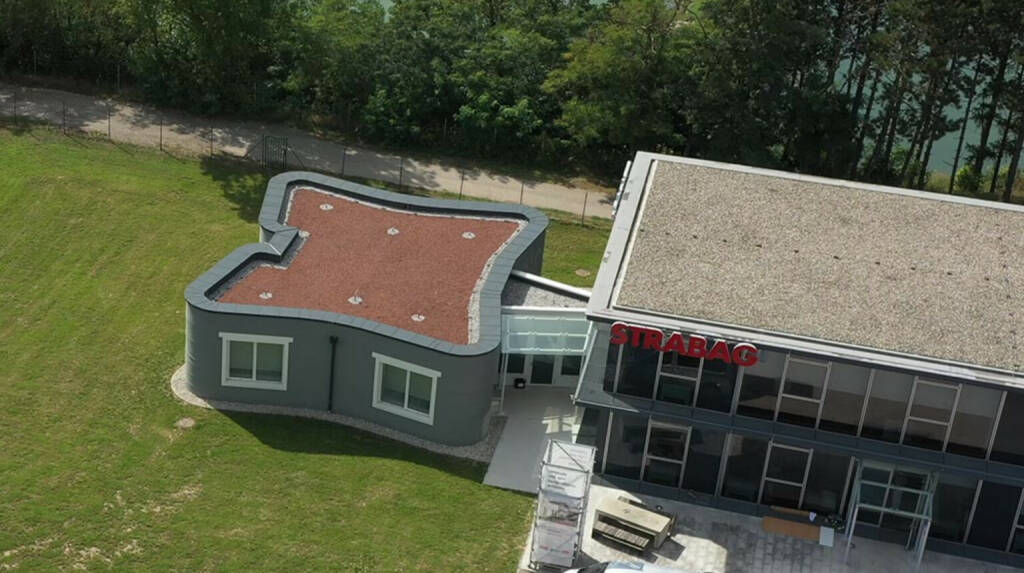 Erstes Gebäude aus dem 3D-Drucker: Strabag-Büro in Hausleiten wurde in nur 45 Stunden Druckzeit errichtet. Bildnachweis: STRABAG/PERI, © Aussender (06.09.2022)