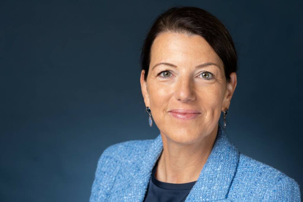 Dr Sabine Bothe (49) wird neue Personalchefin der Erste Bank Oesterreich. Zeitgleich wird sie in der Konzernmutter Erste Group den Bereich People und Culture und damit alle konzernweiten HR-Prozesse, -Projekte und -Richtlinien verantworten. Foto: Erste Group, © Aussender (26.09.2022) 
