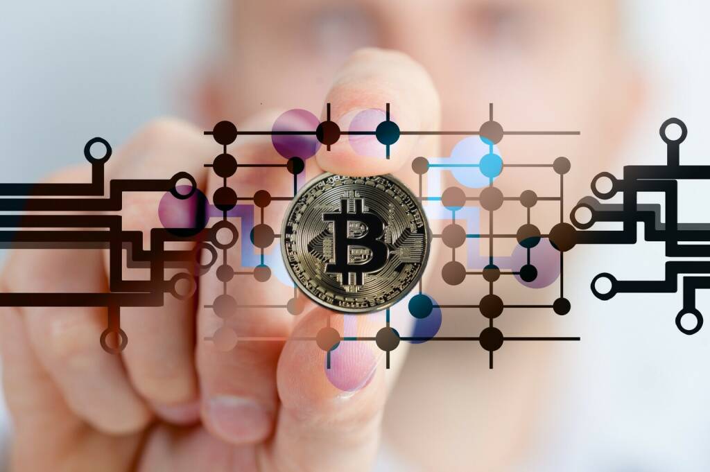 Bitcoin, Kryptowährung - https://pixabay.com/de/photos/bitcoin-kryptowährung-währung-2643159/ (06.10.2022) 
