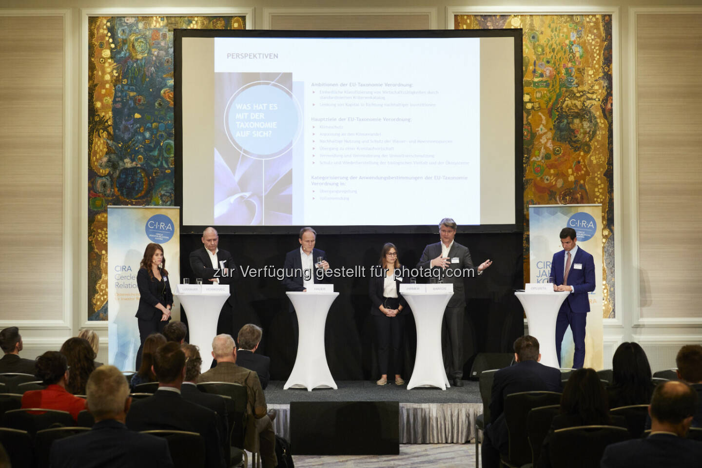 CIRA-Jahreskonferenz 2022, EU-Taxonomie - Blick zurück und nach vorn: Marina Luggauer
KPMG Austria GmbH, Markus Hoskovec OeKB AG,  Andreas Hauer
Erste Group Bank AG, Lydia Jarmer Österreichische Post. AG, Peter Bartos BDO Austria GmbH, Michael Oplustil CIRA / Moderation; Foto: CIRA - Cercle Investor Relations Austria/APA-Fotoservice/Tesarek
