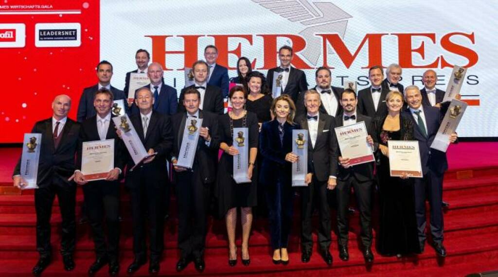 bei der „Gala der österreichischen Wirtschaft“ in der Wiener Hofburg die HERMES-Preise vergeben. Die Initiatoren KURIER, Profil, Leadersnet und das HERMES Wirtschafts.Forum zeichneten Unternehmen in acht Kategorien für ihre herausragenden wirtschaftlichen Leistungen in Österreich sowie in den Sonderkategorien Employer Branding (erstmals 2022) und Klimaschutz aus. Der Titel „Entrepreneur des Jahres“ ging an den Unternehmer Norbert Zimmermann, Hauptaktionär und Aufsichtsratsvorsitzender der Berndorf AG. Copyright feelimage.at, © Aussendung (07.11.2022)