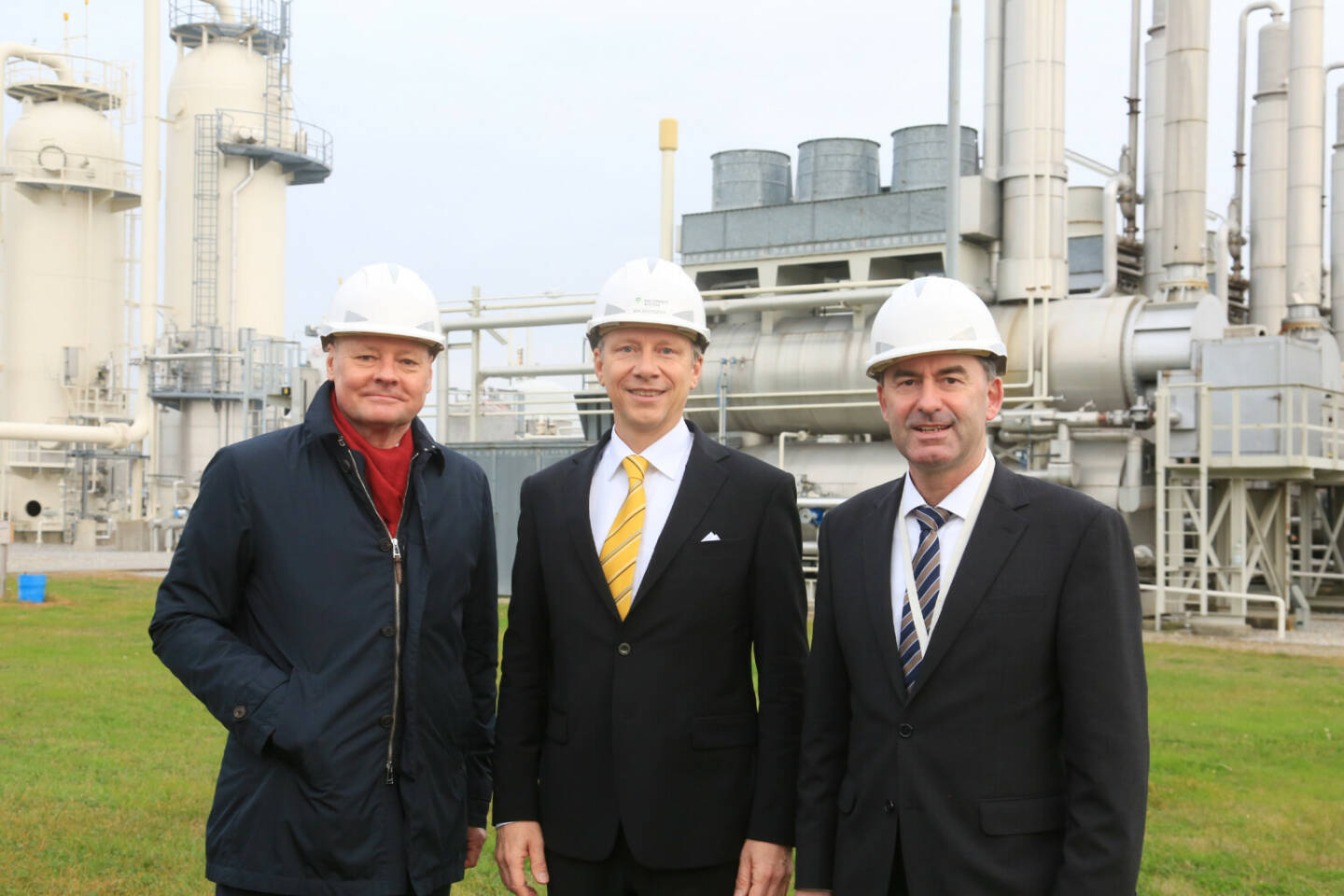 Gas Connect Austria GmbH: Bayerns Wirtschaftsminister Aiwanger besucht Gasstation Baumgarten, von links: Botschafter Michael Klor-Berchtold, Gas Connect Austria Geschäftsführer Stefan Wagenhofer, Bayerns Wirtschaftsminister Hubert Aiwanger; Credit: Gas Connect