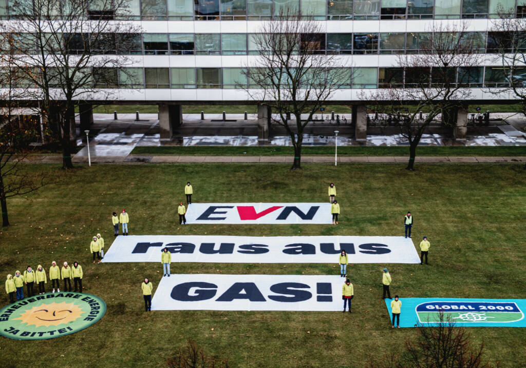 Umweltschützer:innen von Global 2000 fordern mit Aktion vor dem Hauptgebäude der EVN einen Ausstiegsplan aus Erdgas, Credit: Global 2000, © Aussender (23.11.2022) 