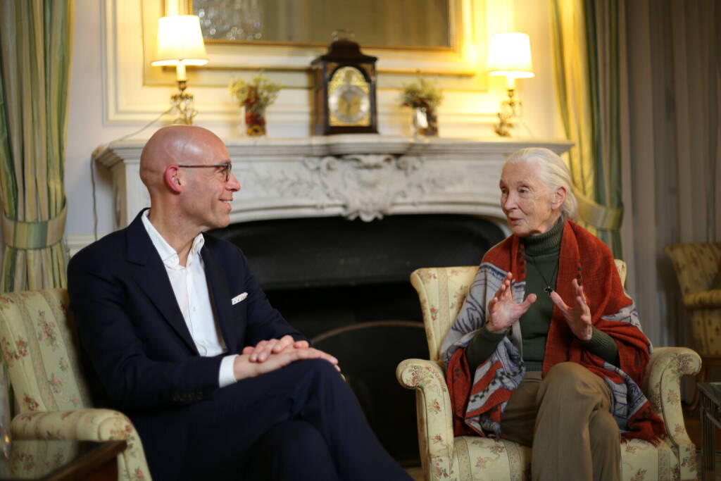 Greiner AG: Bildung und Engagement für eine nachhaltige Zukunft –  Axel Kühner, CEO der Greiner AG, im Gespräch mit Jane Goodall, der Gründerin des Jane Goodall Institute und UN-Friedensbotschafterin. Fotocredit:Thomas Loacker, © Aussender (30.11.2022) 