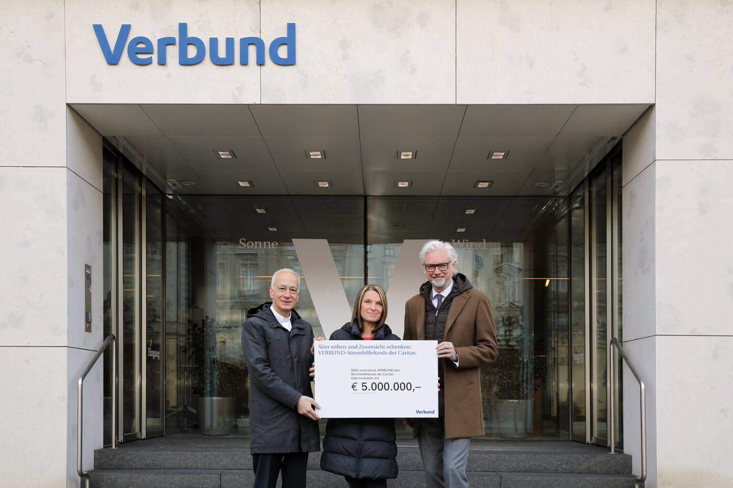 Verbund spendet 5 Millionen Euro für Menschen in Not, Personen: Michael Landau, Barbara Stöckl, Michael Strugl; Credit: Verbund
