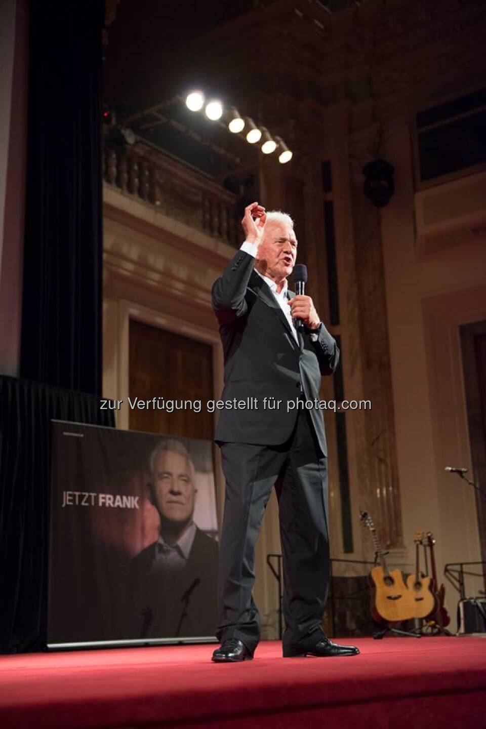 Frank Stronach bei seiner Rede in der Hofburg Wien: Wir müssen den Leuten zu verstehen geben, dass es eine einmalige Chance ist, das System zu verändern. (mit freundlicher Genehmigung vom Team Stronach)