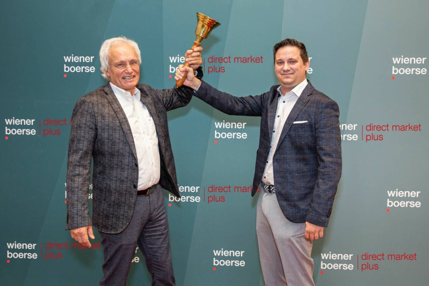 31.5.: Norbert Thurner und Lukas Thurner läuten zum Start der VAS AG im direct market plus die Opening Bell