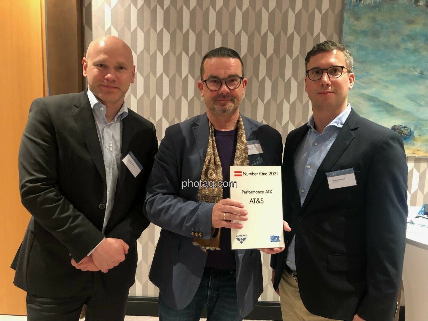 AT&S beste Performance 2021: Johannes Mattner, Manager Investor Relations, Awardübergeber Michael Pusch (Captrace), Philipp Gebhardt Senior Director Corp, Investor Relations