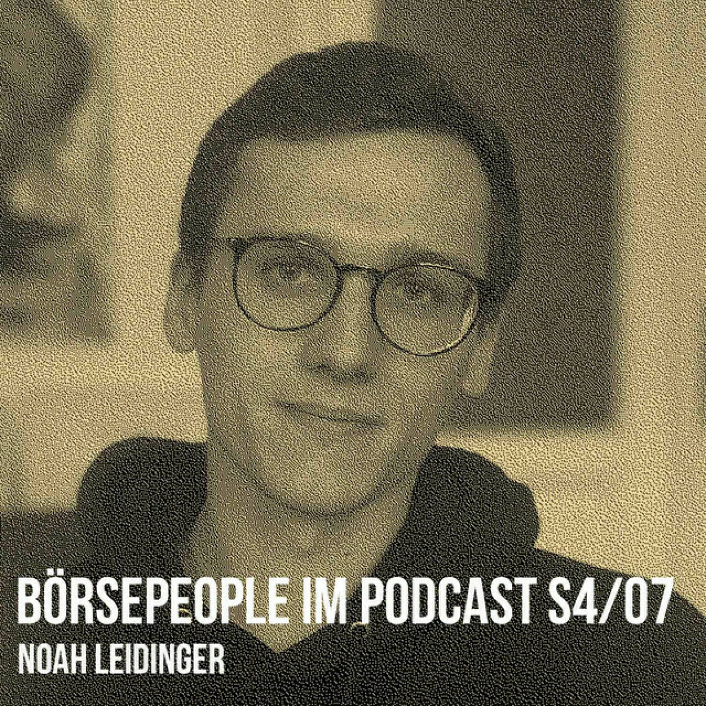 https://open.spotify.com/episode/07nid4mdEk7MQ8ckRQPGDA
Börsepeople im Podcast S4/07: Noah Leidinger - <p>Noah Leidinger ist 20, Österreicher, und Host eines der wichtigsten Aktienpodcasts in Deutschland: &#34;Ohne Aktien wird schwer&#34; (OAWS) aus dem Netzwerk von OMR. Schon mit 12 ist Noah über YouTube-Videos zum Aktienmarkt gekommen, mit 15 ist es dann mit der eigenen Homepage noahleidinger.com losgegangen und bereits unter 20 ist Noah zum Host dieses Podcasts geworden, nachdem er mit seinen Aktienanalysen OMR-Gründer Philipp Westermeyer zugearbeitet hatte. Philipp hatte OAWS zunächst selbst gehostet. Wir sprechen über einen typischen Arbeitstag mit Vorbereitung &amp; Co., zehntausende Hörer:innen pro Folge (was wieder untermauert, dass Podcasts zum überlegenen Medium geworden sind), den noch geringen Stellenwert österreichischer Aktien in Deutschland, das Danke für die O-Ton-Sample-Genehmigung, die Faszination am Job und die Variante einer Leichtathletik-Karriere samt spontanem Plauderlauf.<br/><br/><a href=https://ohneaktienwirdschwer.podigee.io target=_blank>https://ohneaktienwirdschwer.podigee.io</a><br/><br/><a href=http://www.noahleidinger.com target=_blank>http://www.noahleidinger.com</a><br/><br/>Danach Plauderlauf: <a href=https://photaq.com/page/index/4076 target=_blank>https://photaq.com/page/index/4076</a><br/><br/>About: Die Serie Börsepeople findet im Rahmen von <a href=http://www.christian-drastil.com/podcast target=_blank>http://www.christian-drastil.com/podcast</a> statt. Es handelt sich dabei um typische Personality- und Werdegang-Gespräche. Die Season 4 umfasst unter dem Motto „23 Börsepeople“ erstmals statt 23 bisher 22 Podcast-Talks, weil der Grossteil 2023 gesendet wird., Presenter der Season 4 ist wieder die Management-Factory. Welcher der meistgehörte Börsepeople Podcast ist, sieht man unter <a href=http://www.audio-cd.at/people target=_blank>http://www.audio-cd.at/people.</a> Nach den ersten drei Seasons führte Thomas Tschol und gewann dafür einen Number One Award für 2022. Der Zwischenstand des laufenden Rankings ist tagesaktuell um 12 Uhr aktualisiert.<br/><br/>Bewertungen bei Apple (oder auch Spotify) machen mir Freude: <a href=https://podcasts.apple.com/at/podcast/christian-drastil-wiener-borse-sport-musik-und-mehr-my-life/id1484919130 target=_blank>https://podcasts.apple.com/at/podcast/christian-drastil-wiener-borse-sport-musik-und-mehr-my-life/id1484919130</a> .</p>